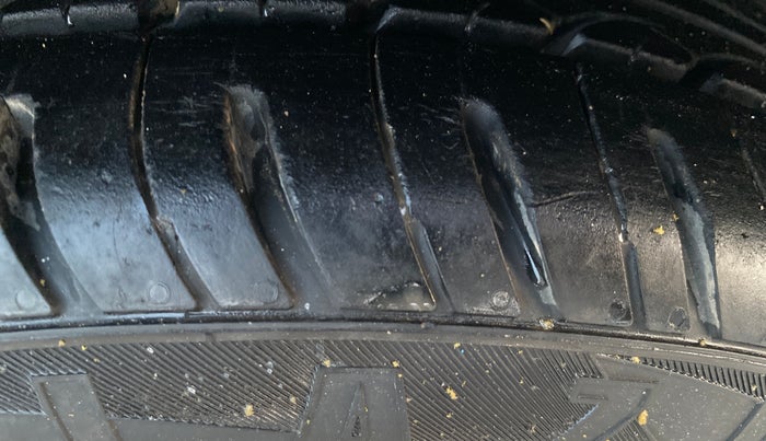 2014 Hyundai Xcent S (O) 1.2, Petrol, Manual, 92,246 km, Right Front Tyre Tread