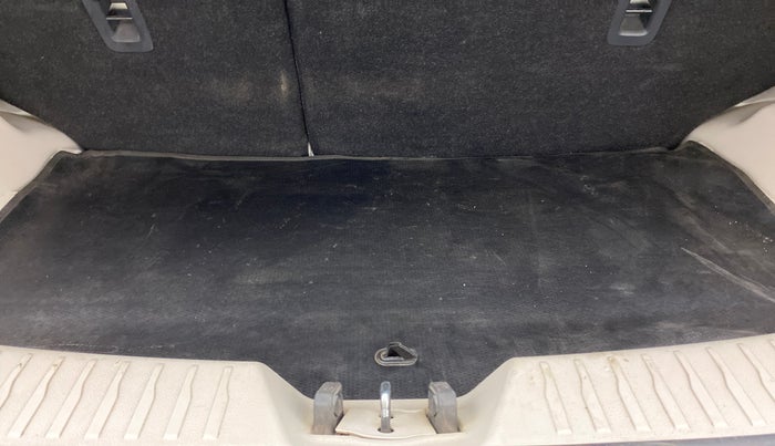2019 Mahindra XUV300 W6 1.2 PETROL, Petrol, Manual, 40,899 km, Boot Inside
