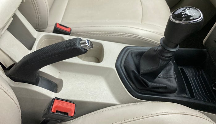 2019 Mahindra XUV300 W6 1.2 PETROL, Petrol, Manual, 40,899 km, Gear Lever