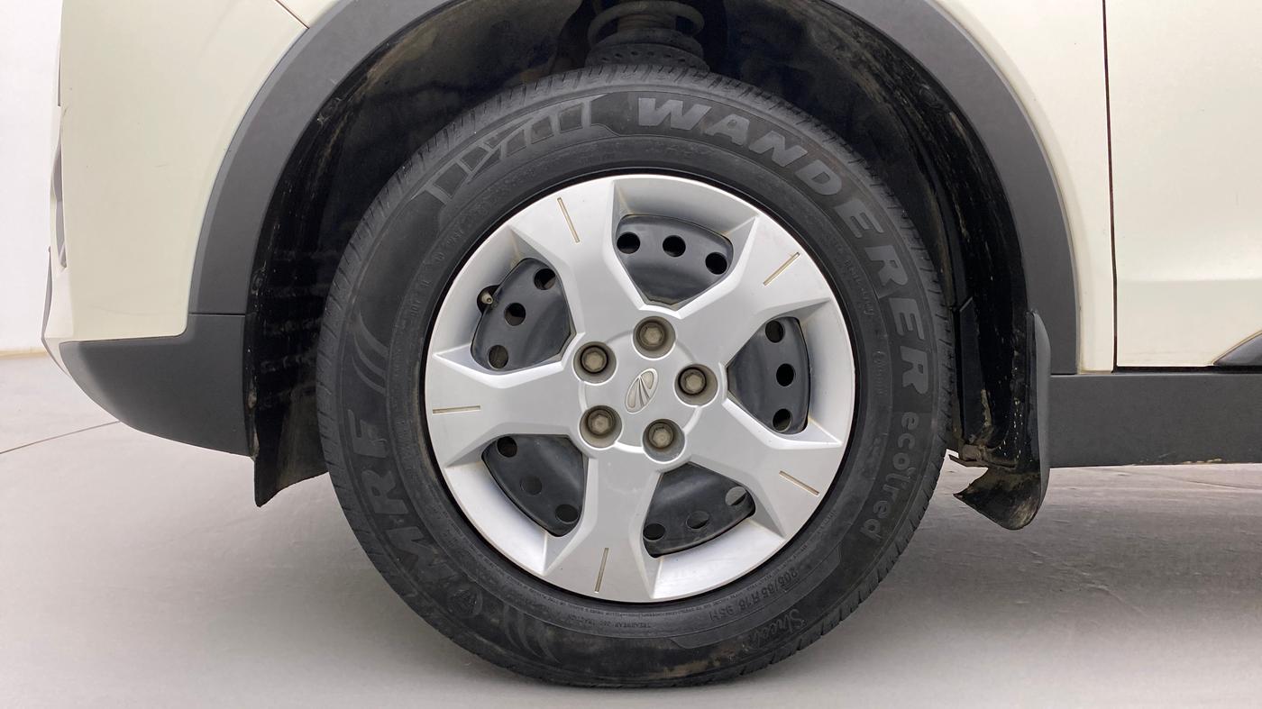 2019 Mahindra XUV300 W6 1.2 PETROL, Petrol, Manual, 40,899 km, Left Front Wheel