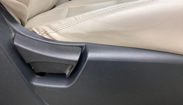 2019 Mahindra XUV300 W6 1.2 PETROL, Petrol, Manual, 40,899 km, Driver Side Adjustment Panel