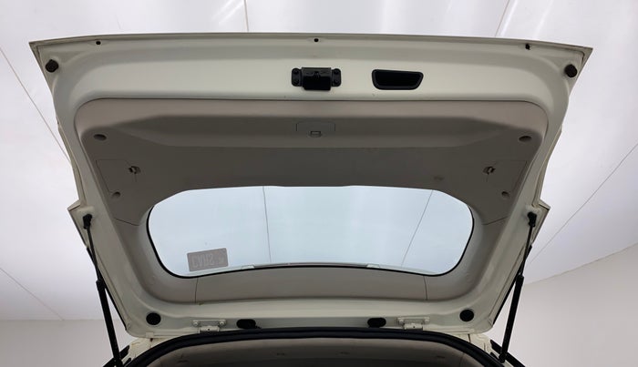 2019 Mahindra XUV300 W6 1.2 PETROL, Petrol, Manual, 40,899 km, Boot Door Open