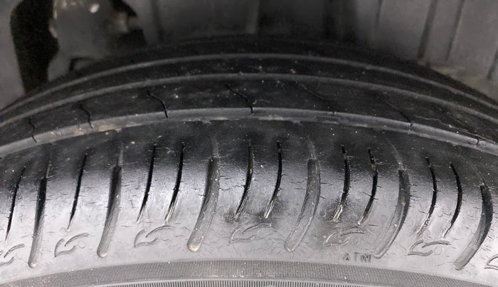 2019 Mahindra XUV300 W6 1.2 PETROL, Petrol, Manual, 40,899 km, Left Rear Tyre Tread