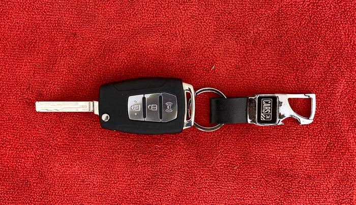 2019 Mahindra XUV300 W6 1.2 PETROL, Petrol, Manual, 40,899 km, Key Close Up