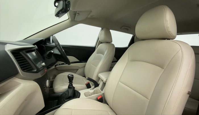 2019 Mahindra XUV300 W6 1.2 PETROL, Petrol, Manual, 40,899 km, Right Side Front Door Cabin