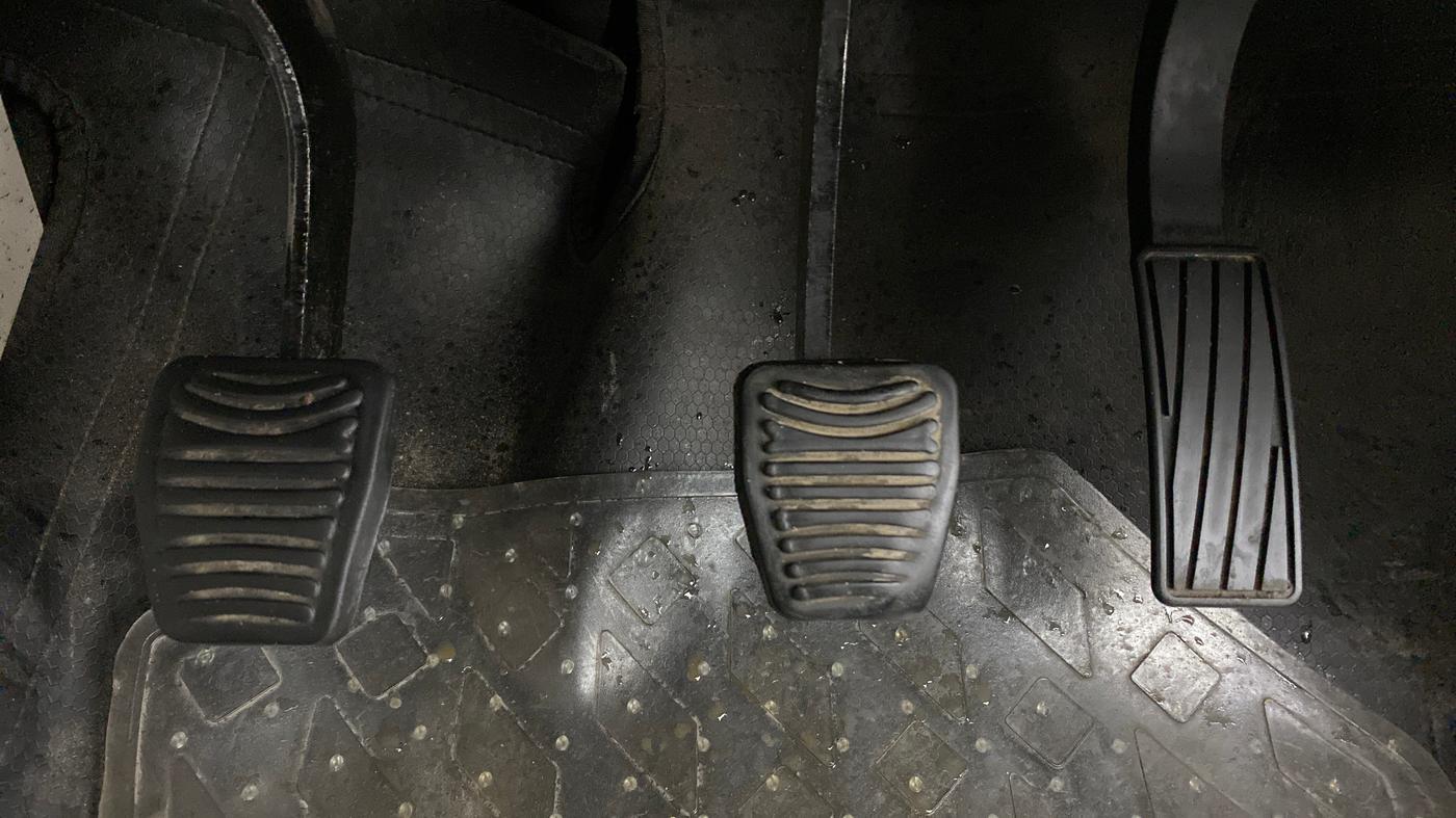 2019 Mahindra XUV300 W6 1.2 PETROL, Petrol, Manual, 40,899 km, Pedals