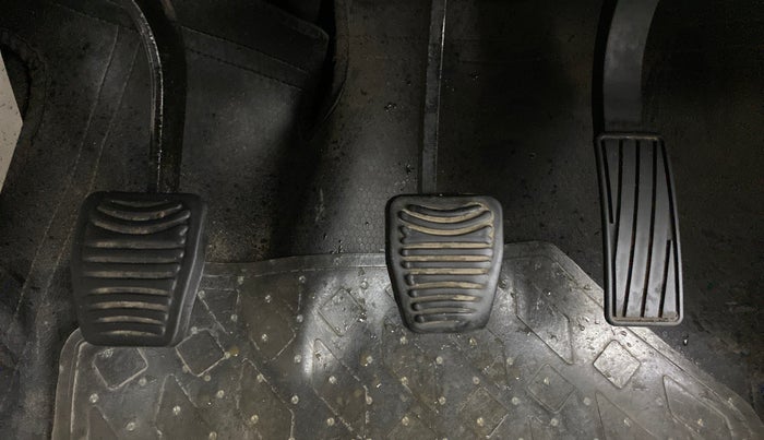 2019 Mahindra XUV300 W6 1.2 PETROL, Petrol, Manual, 40,899 km, Pedals