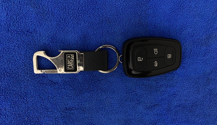 2023 Tata PUNCH CREATIVE AMT 1.2 RTN DUAL TONE, Petrol, Automatic, 12,032 km, Key Close Up