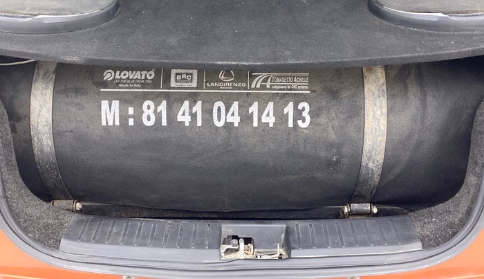 2017 Mahindra Kuv100 K4 6 STR, CNG, Manual, 58,450 km, Boot Inside