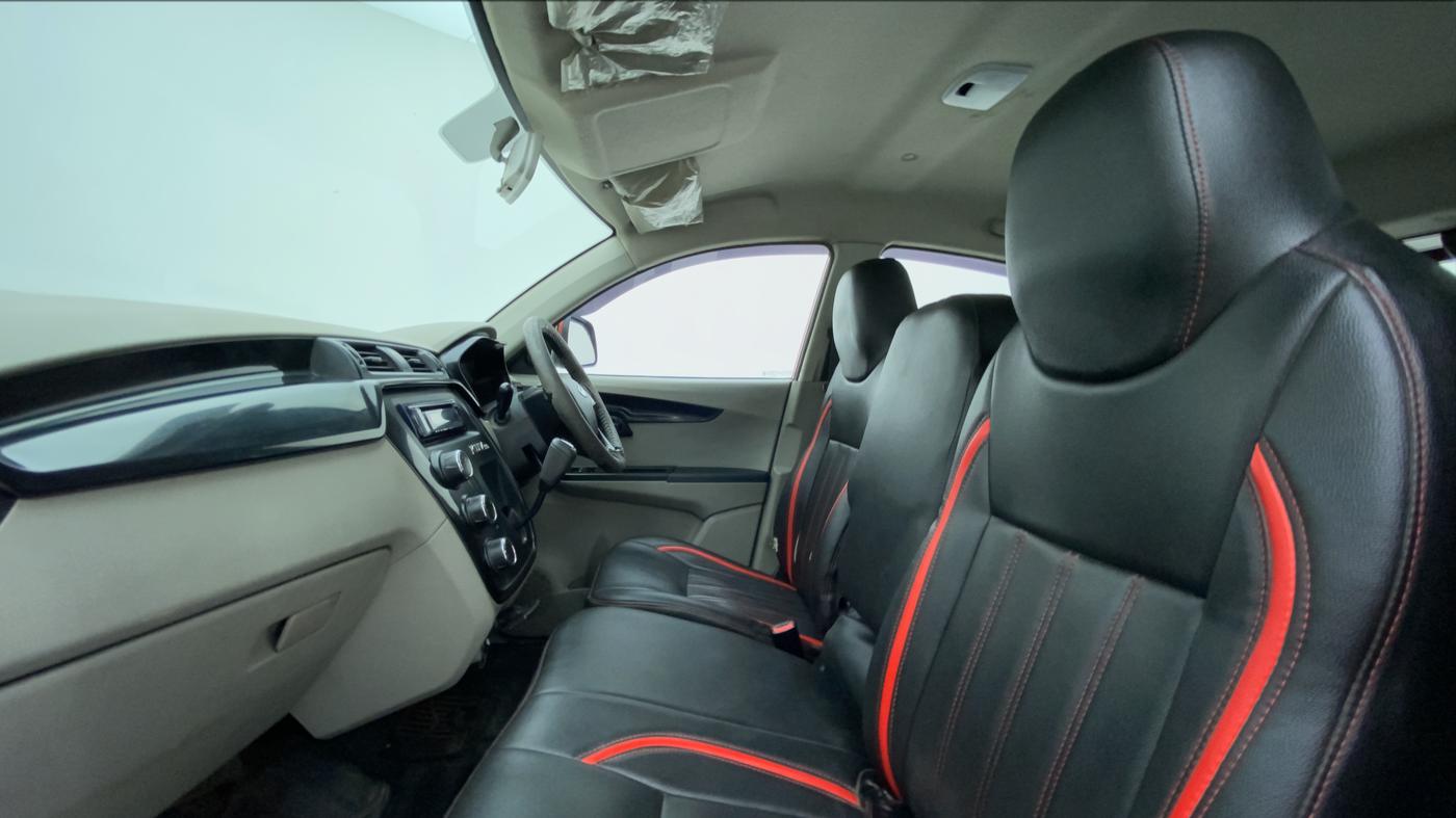 2017 Mahindra Kuv100 K4 6 STR, CNG, Manual, 58,450 km, Right Side Front Door Cabin