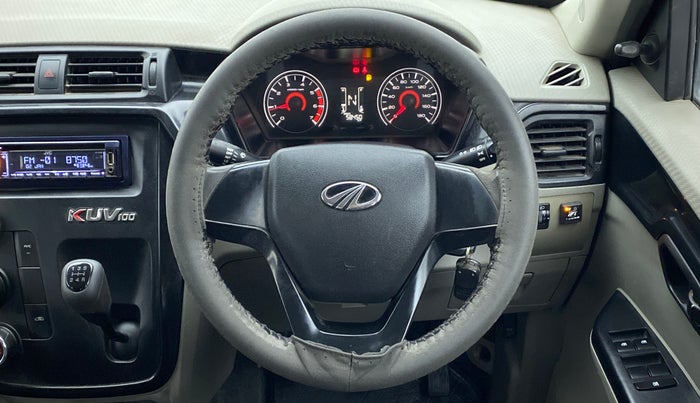 2017 Mahindra Kuv100 K4 6 STR, CNG, Manual, 58,450 km, Steering Wheel Close Up