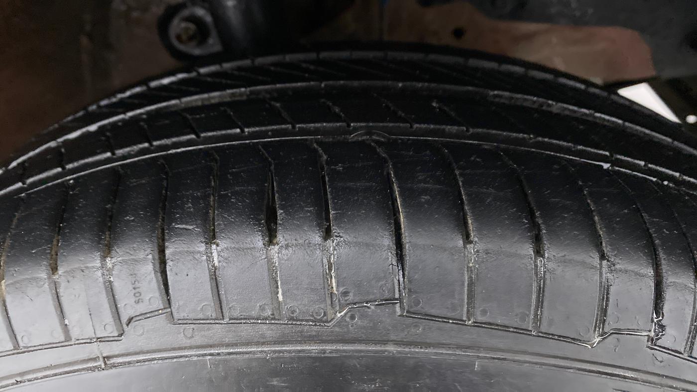 2017 Mahindra Kuv100 K4 6 STR, CNG, Manual, 58,450 km, Right Front Tyre Tread