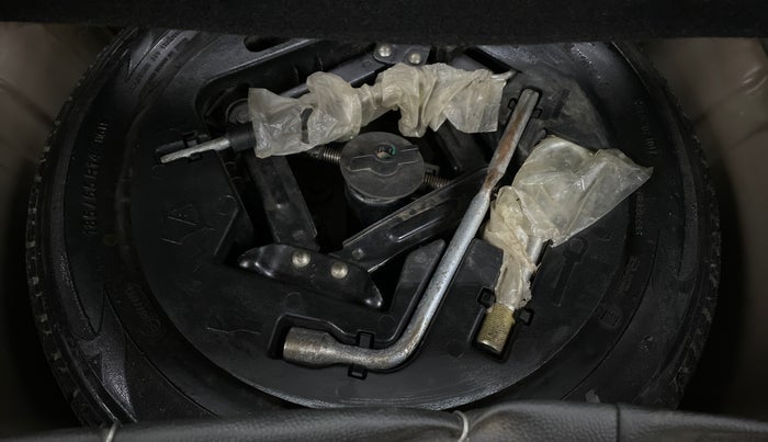 2017 Mahindra Kuv100 K4 6 STR, CNG, Manual, 58,450 km, Spare Tyre