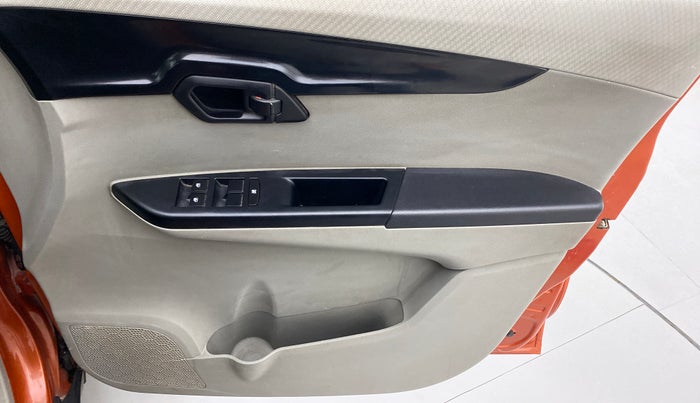 2017 Mahindra Kuv100 K4 6 STR, CNG, Manual, 58,450 km, Driver Side Door Panels Control