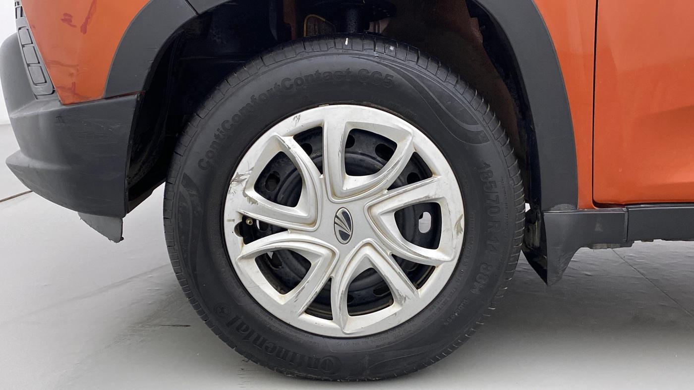 2017 Mahindra Kuv100 K4 6 STR, CNG, Manual, 58,450 km, Left Front Wheel