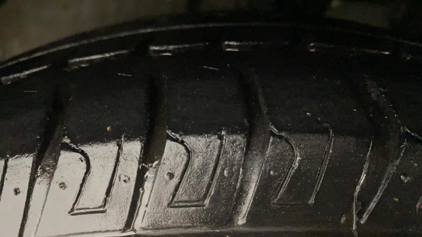 2010 Hyundai i10 MAGNA 1.1, Petrol, Manual, 44,757 km, Left Front Tyre Tread