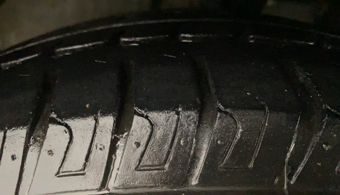 2010 Hyundai i10 MAGNA 1.1, Petrol, Manual, 44,757 km, Left Front Tyre Tread