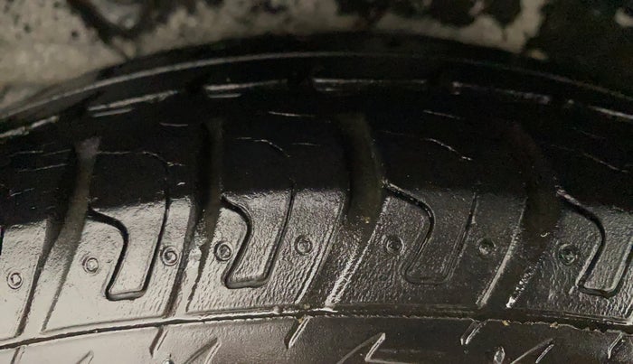 2010 Hyundai i10 MAGNA 1.1, Petrol, Manual, 44,757 km, Right Rear Tyre Tread