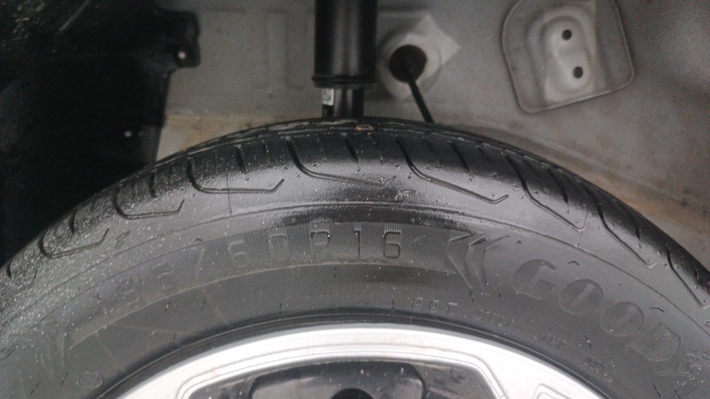 2024 Tata NEXON Smart Plus 1.2 Revotron 6 AMT, Petrol, Automatic, 5,811 km, Right Rear Tyre Tread