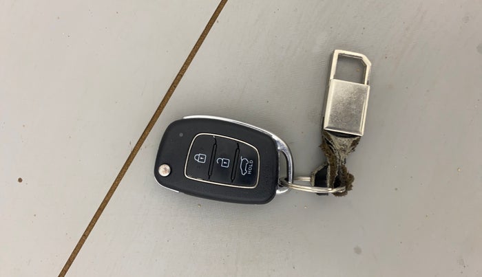 2023 Hyundai NEW I20 SPORTZ 1.2 IVT, Petrol, Automatic, 33,014 km, Key Close Up