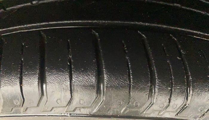 2023 Hyundai NEW I20 SPORTZ 1.2 IVT, Petrol, Automatic, 33,014 km, Right Front Tyre Tread