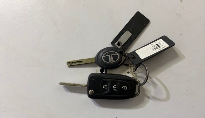 2021 Tata Tiago XT PETROL, Petrol, Manual, 55,640 km, Key Close Up