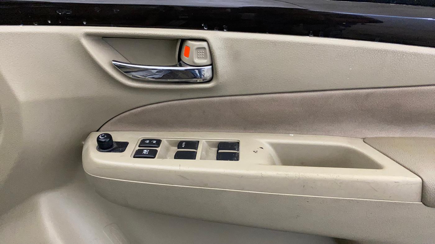 2017 Maruti Ciaz DELTA 1.4 AT PETROL, Petrol, Automatic, 73,208 km, Driver Side Door Panels Control