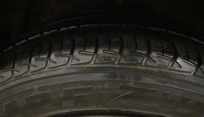 2017 Maruti Ciaz DELTA 1.4 AT PETROL, Petrol, Automatic, 73,289 km, Left Front Tyre Tread