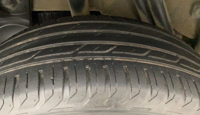 2017 Renault Duster RXE PETROL, Petrol, Manual, 68,233 km, Right Rear Tyre Tread
