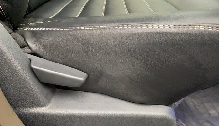 2017 Renault Duster RXE PETROL, Petrol, Manual, 68,233 km, Driver Side Adjustment Panel