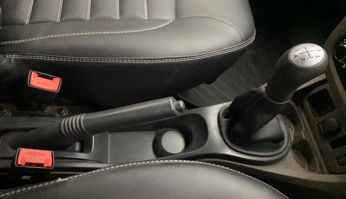 2017 Renault Duster RXE PETROL, Petrol, Manual, 68,233 km, Gear Lever