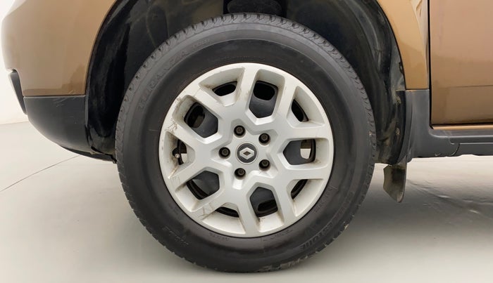 2017 Renault Duster RXE PETROL, Petrol, Manual, 68,233 km, Left Front Wheel