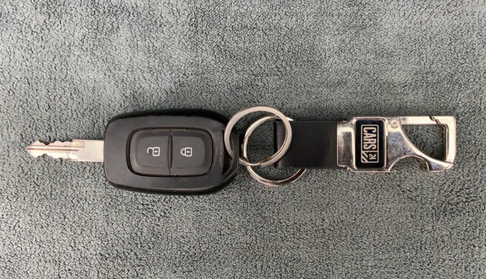 2017 Renault Duster RXE PETROL, Petrol, Manual, 68,233 km, Key Close Up