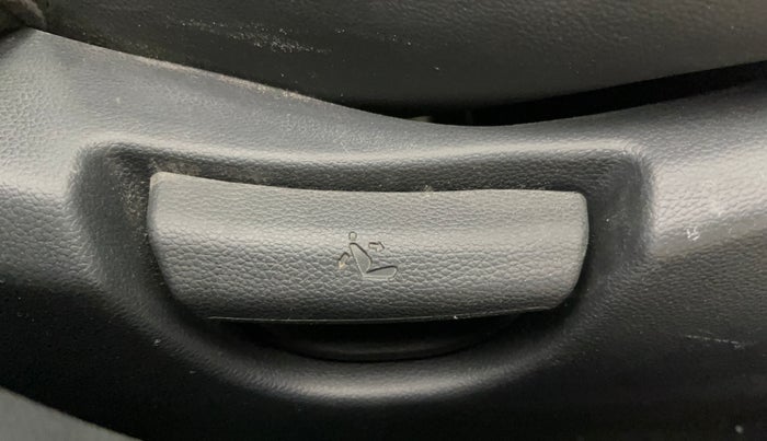 2016 Hyundai Grand i10 ASTA (O) 1.2 KAPPA VTVT, Petrol, Manual, 23,217 km, Driver Side Adjustment Panel