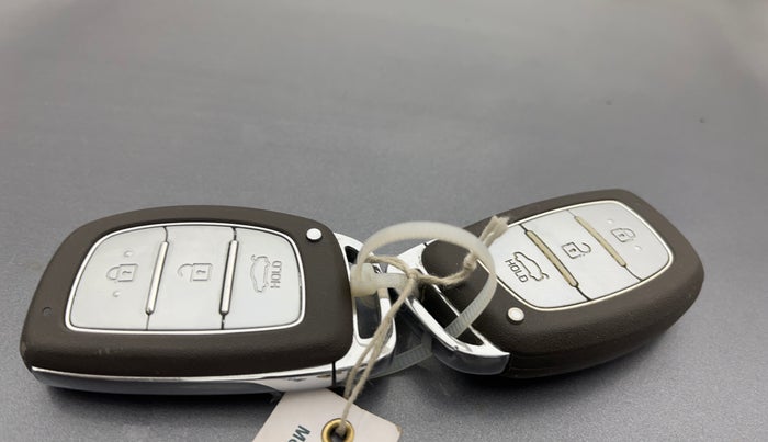 2016 Hyundai Grand i10 ASTA (O) 1.2 KAPPA VTVT, Petrol, Manual, 23,217 km, Key Close Up