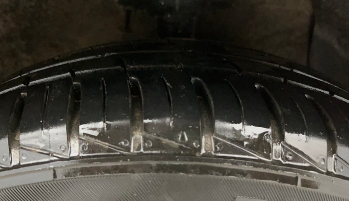 2016 Hyundai Grand i10 ASTA (O) 1.2 KAPPA VTVT, Petrol, Manual, 23,217 km, Right Front Tyre Tread