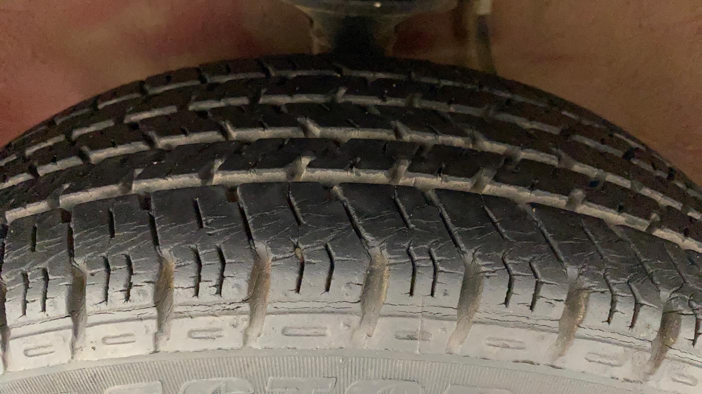 2017 Maruti Alto K10 VXI, Petrol, Manual, 13,660 km, Left Front Tyre Tread