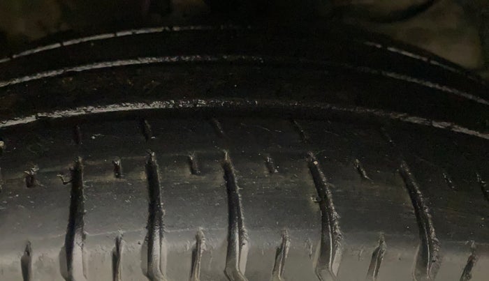 2021 Maruti Swift VXI, Petrol, Manual, 54,128 km, Right Front Tyre Tread