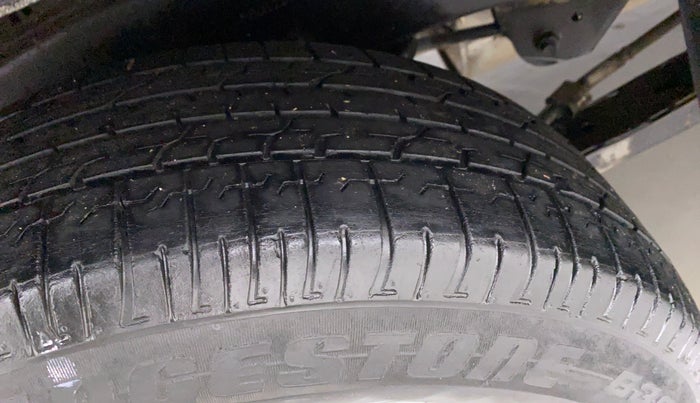 2014 Toyota Innova 2.5 VX 7 STR BS IV, Diesel, Manual, Right Rear Tyre Tread