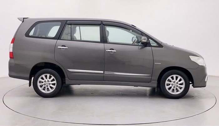 2014 Toyota Innova 2.5 VX 7 STR BS IV, Diesel, Manual, Right Side View