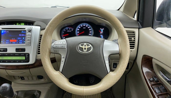2014 Toyota Innova 2.5 VX 7 STR BS IV, Diesel, Manual, Steering Wheel Close Up