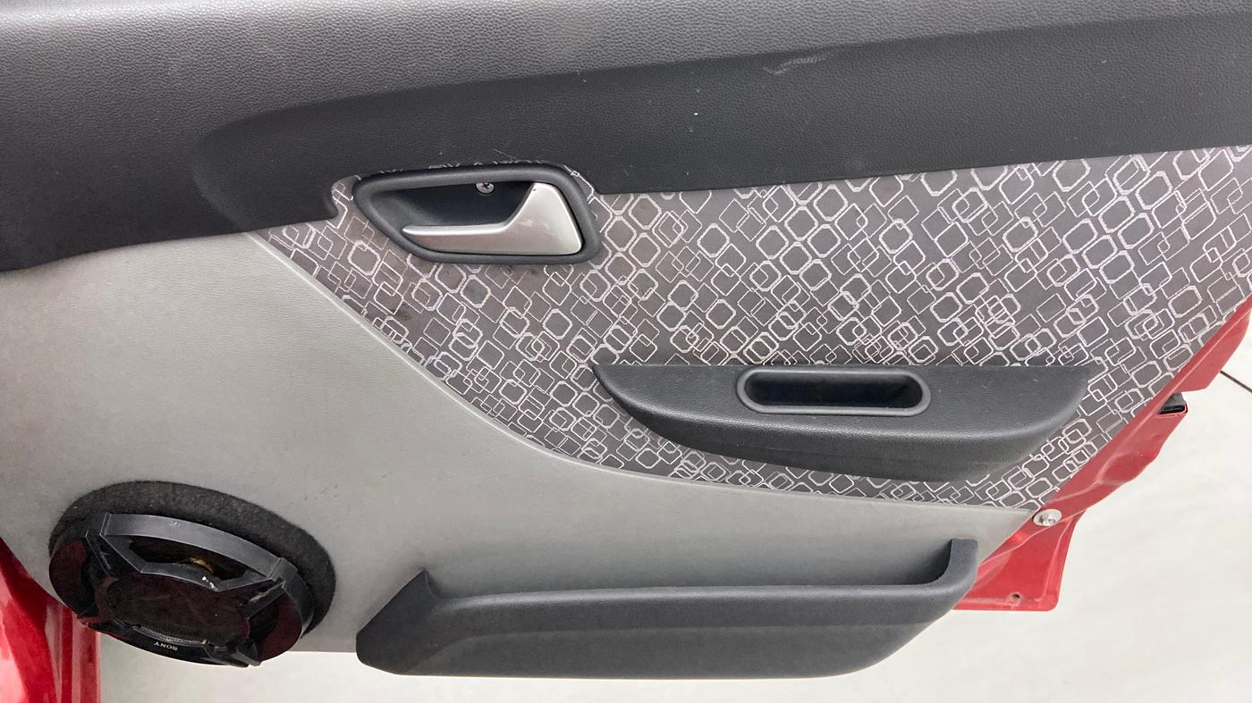 2016 Maruti Alto 800 LXI O, Petrol, Manual, 27,136 km, Driver Side Door Panels Control