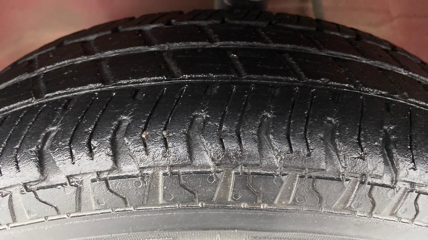 2016 Maruti Alto 800 LXI O, Petrol, Manual, 27,136 km, Left Front Tyre Tread