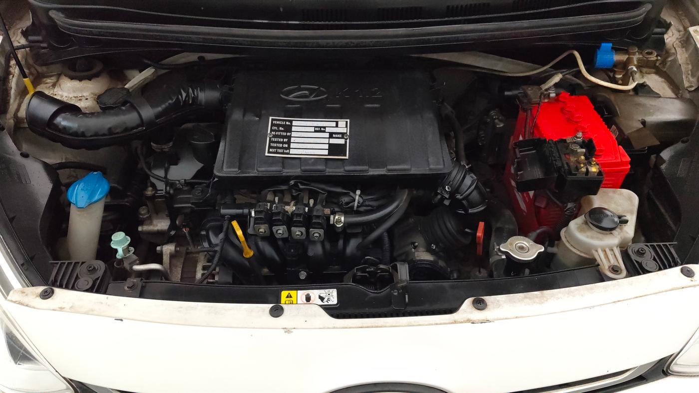 2017 Hyundai Grand i10 SPORTZ (O) AT 1.2 KAPPA VTVT, CNG, Automatic, 42,474 km, Engine View