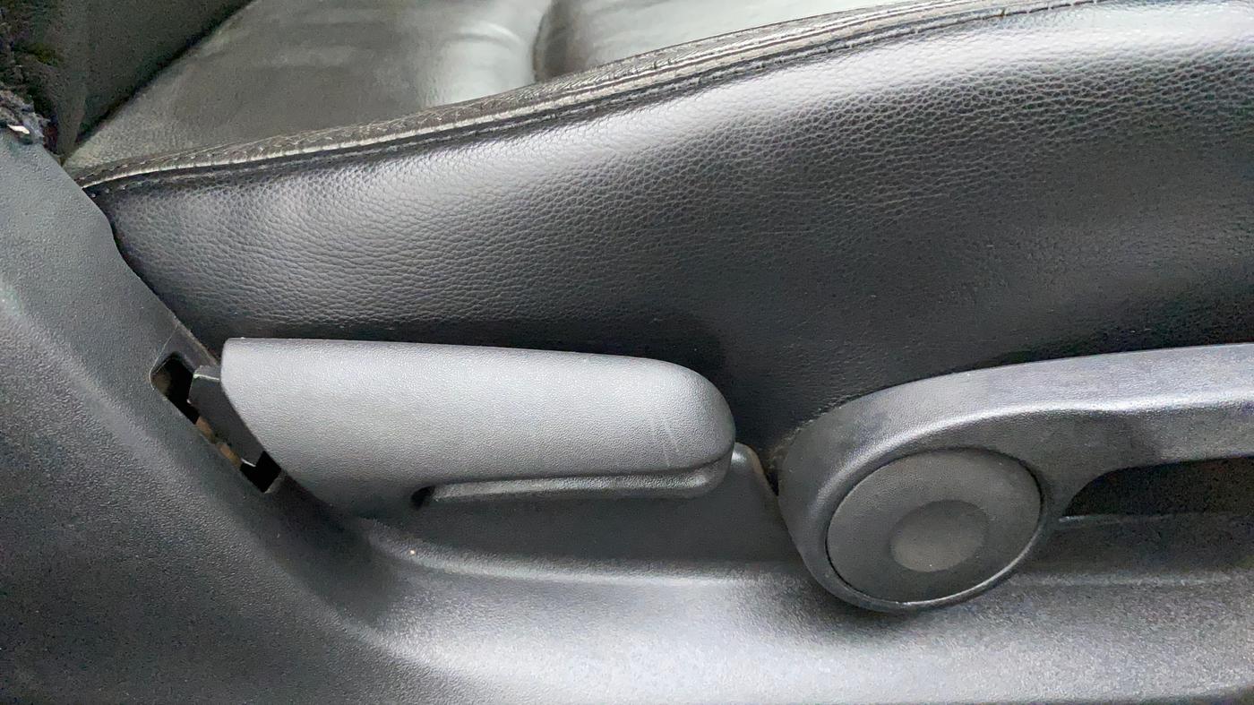 2015 Maruti Ciaz ZXI+ RS, Petrol, Manual, 88,085 km, Driver Side Adjustment Panel