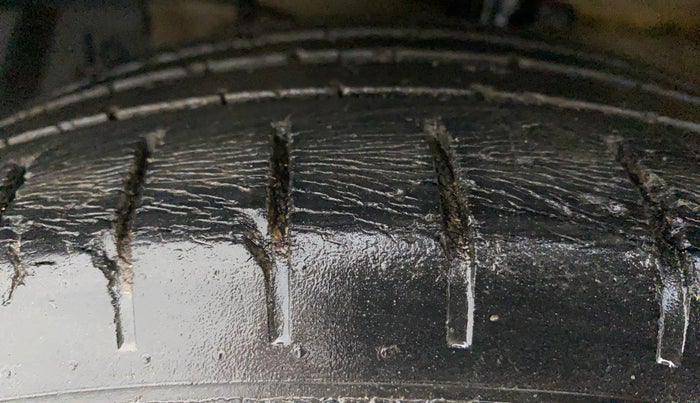 2015 Maruti Ciaz ZXI+ RS, Petrol, Manual, 88,085 km, Left Front Tyre Tread