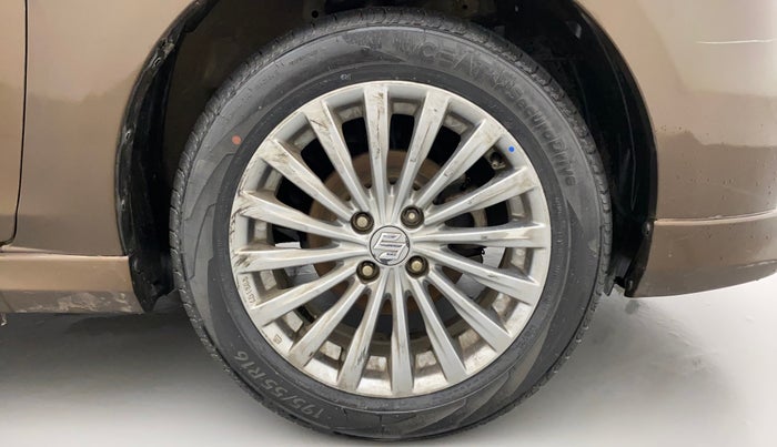 2015 Maruti Ciaz ZXI+ RS, Petrol, Manual, 88,085 km, Right Front Wheel