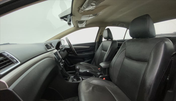 2015 Maruti Ciaz ZXI+ RS, Petrol, Manual, 88,085 km, Right Side Front Door Cabin