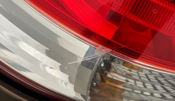 2015 Maruti Ciaz ZXI+ RS, Petrol, Manual, 88,085 km, Left tail light - Minor damage