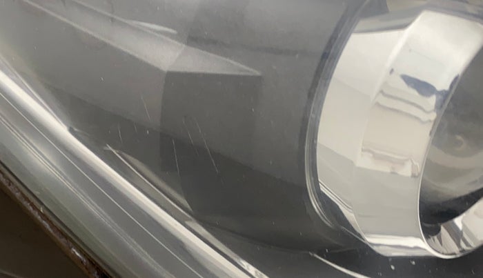 2015 Maruti Ciaz ZXI+ RS, Petrol, Manual, 88,085 km, Right headlight - Minor scratches